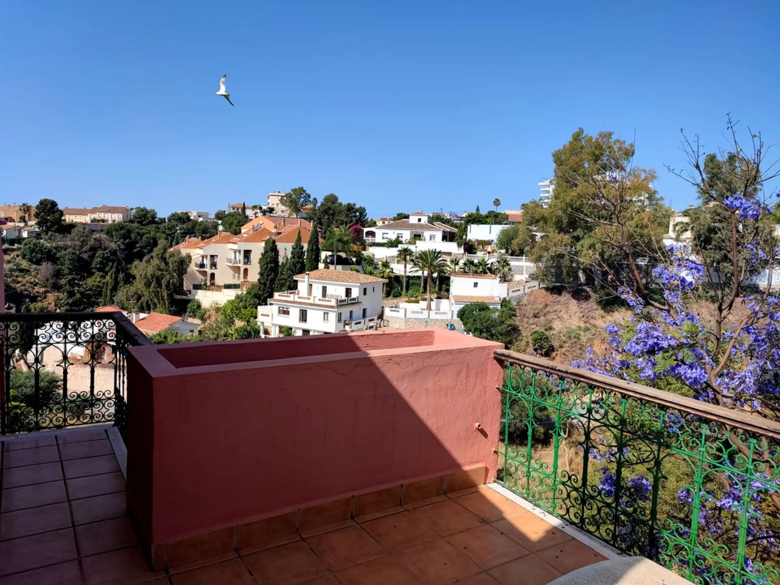 Large duplex penthouse with sea views and south facing orientation less than one kilometer from the beach.
