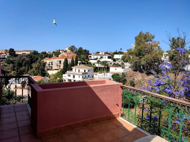 Large duplex penthouse with sea views and south facing orientation less than one kilometer from the beach.