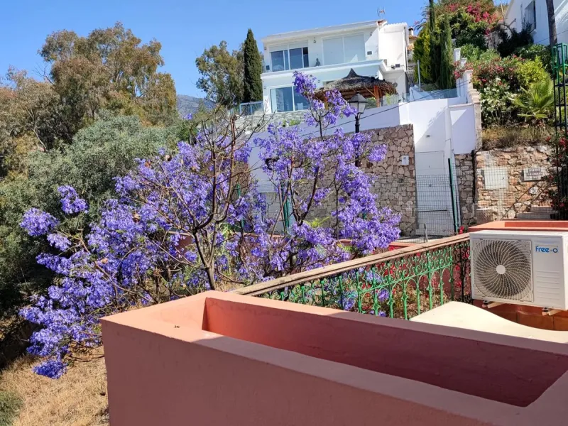 Large duplex penthouse with sea views and south facing orientation less than one kilometer from the beach.