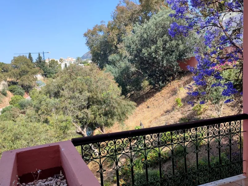 Large duplex penthouse with sea views and south facing orientation less than one kilometer from the beach.