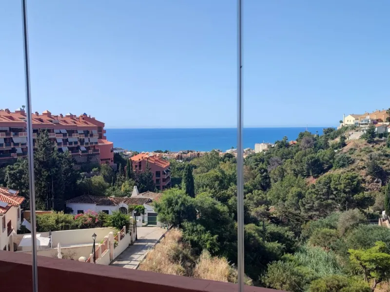 Large duplex penthouse with sea views and south facing orientation less than one kilometer from the beach.