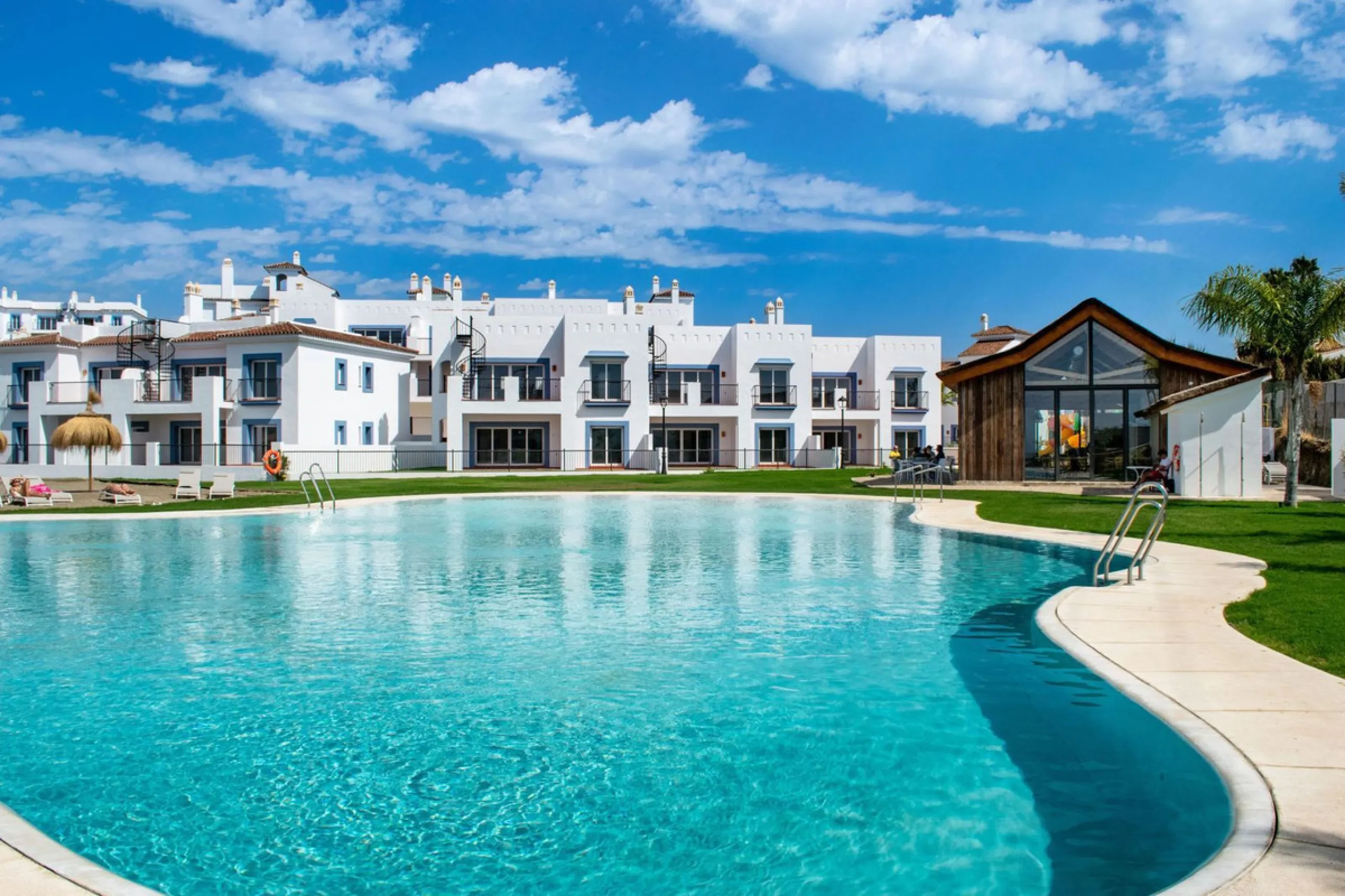 Modern property with private garden and sea views in Paraíso Pueblo