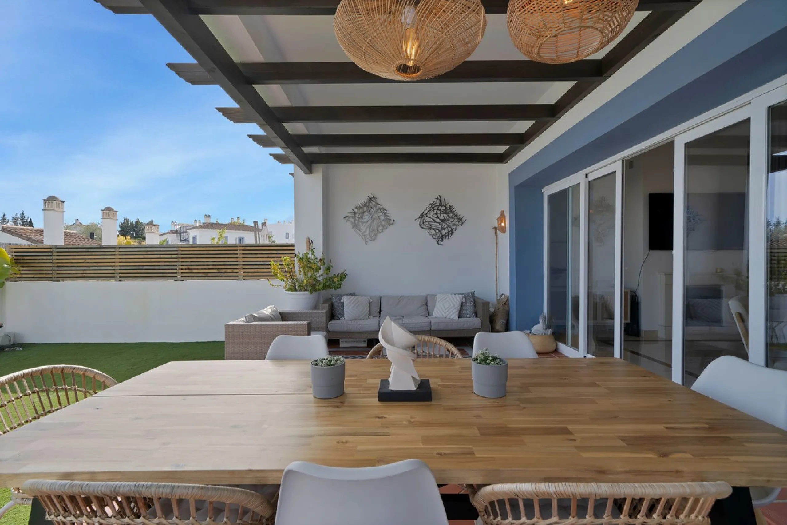 Modern property with private garden and sea views in Paraíso Pueblo