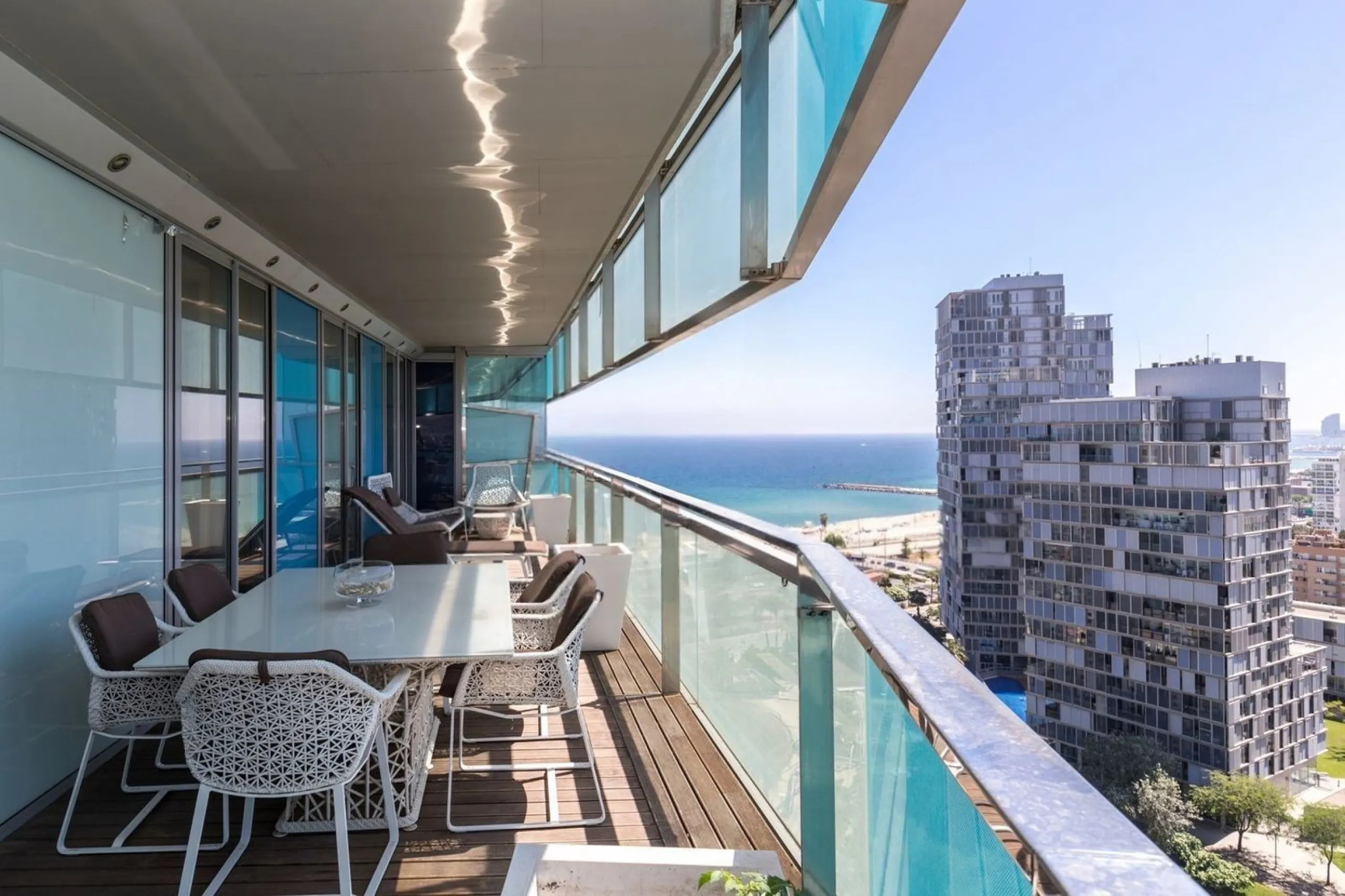 Exclusivo apartamento en primera línea de mar en Diagonal Mar, Barcelona