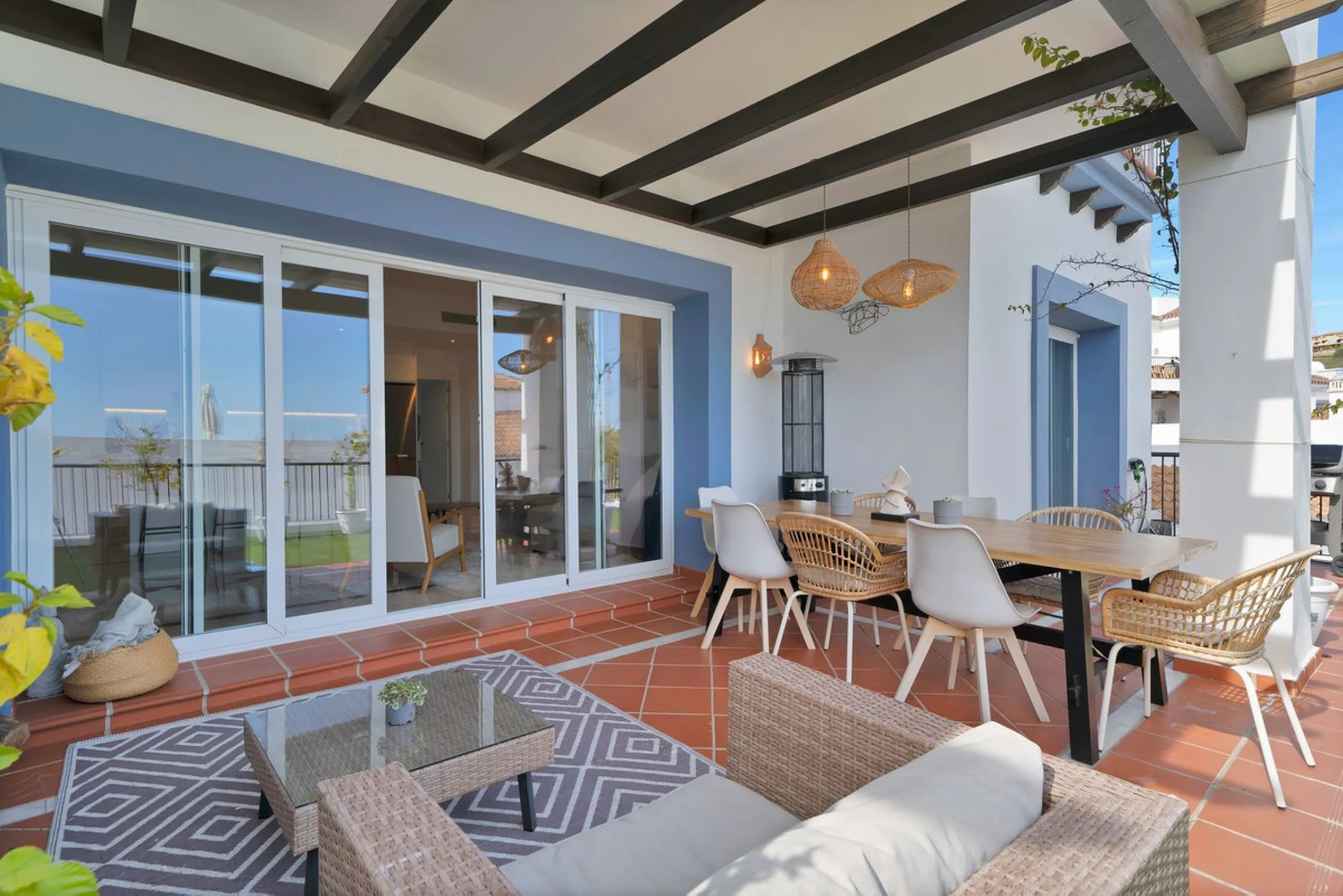 Modern property with private garden and sea views in Paraíso Pueblo