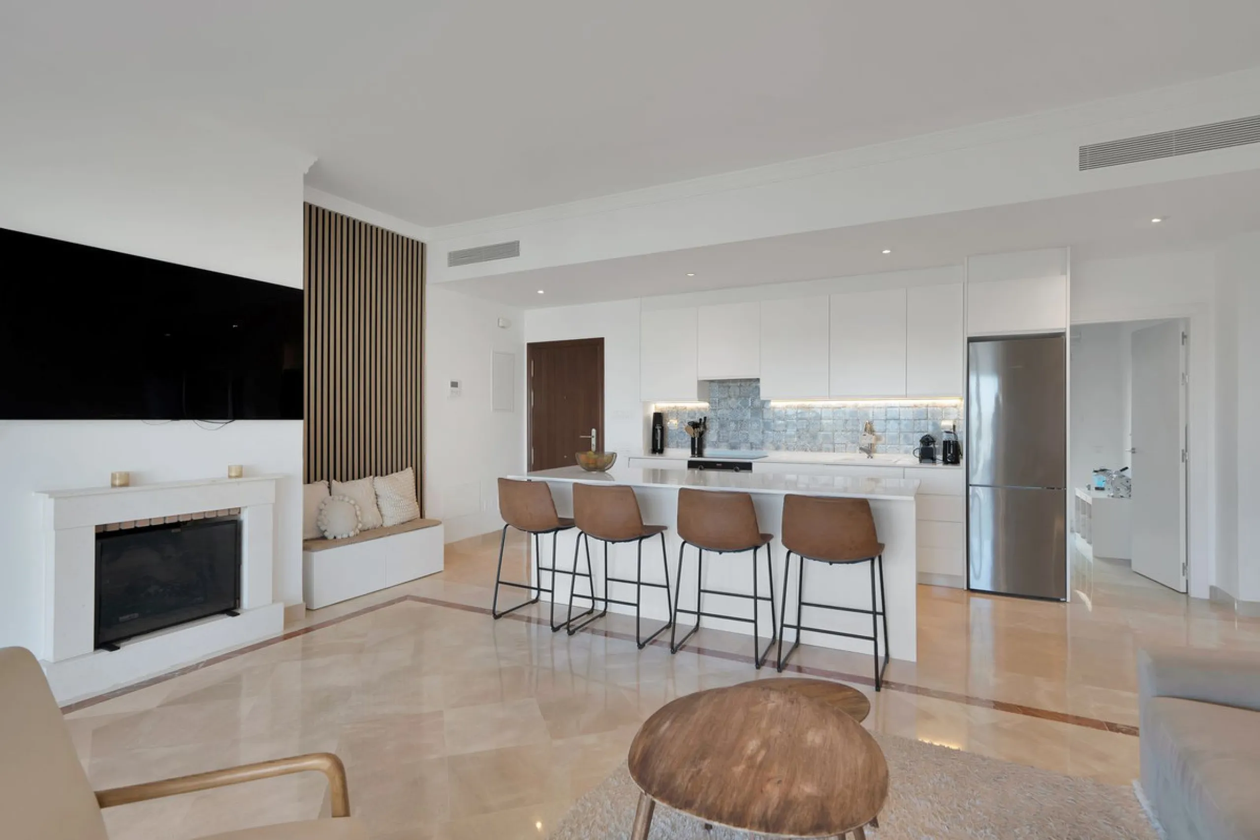 Modern property with private garden and sea views in Paraíso Pueblo