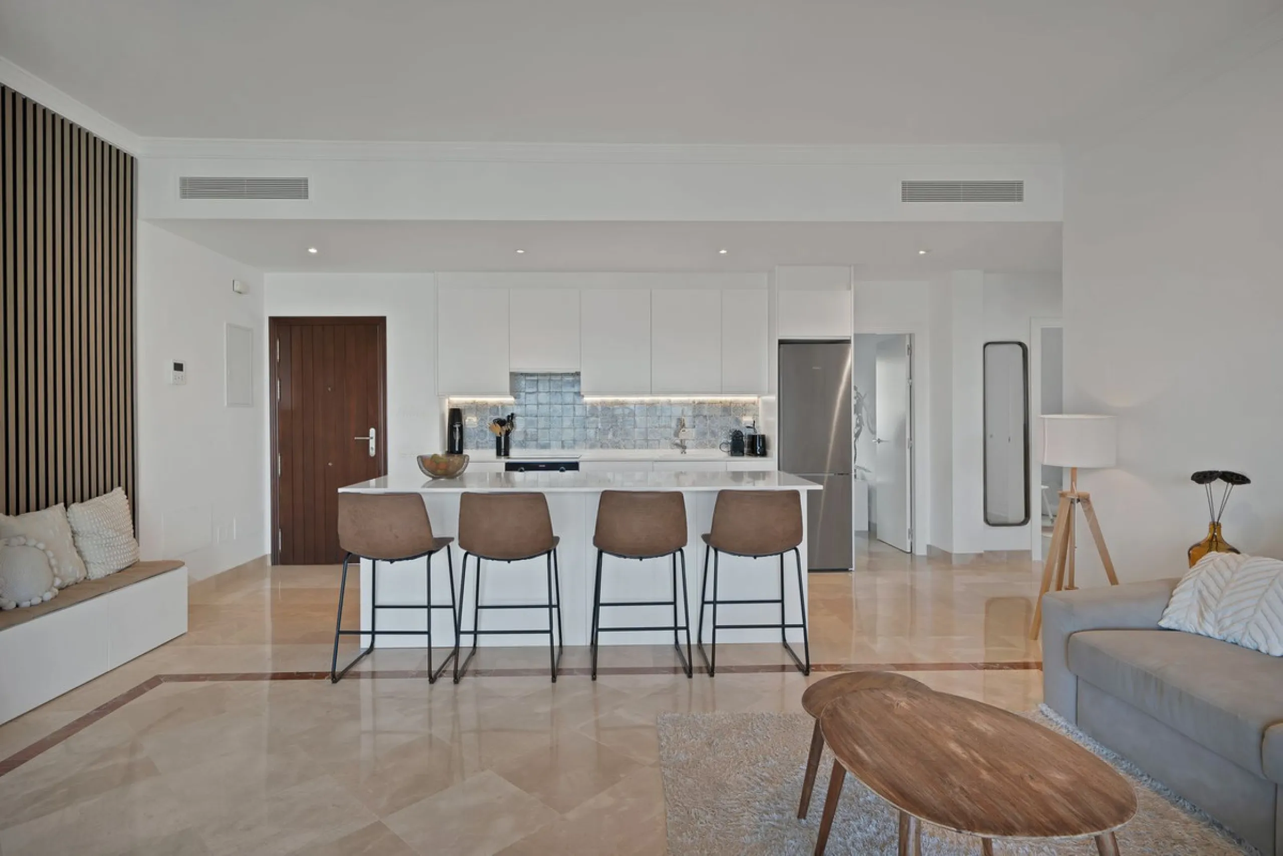 Modern property with private garden and sea views in Paraíso Pueblo