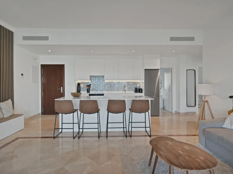 Modern property with private garden and sea views in Paraíso Pueblo