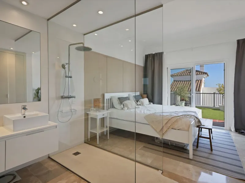 Modern property with private garden and sea views in Paraíso Pueblo