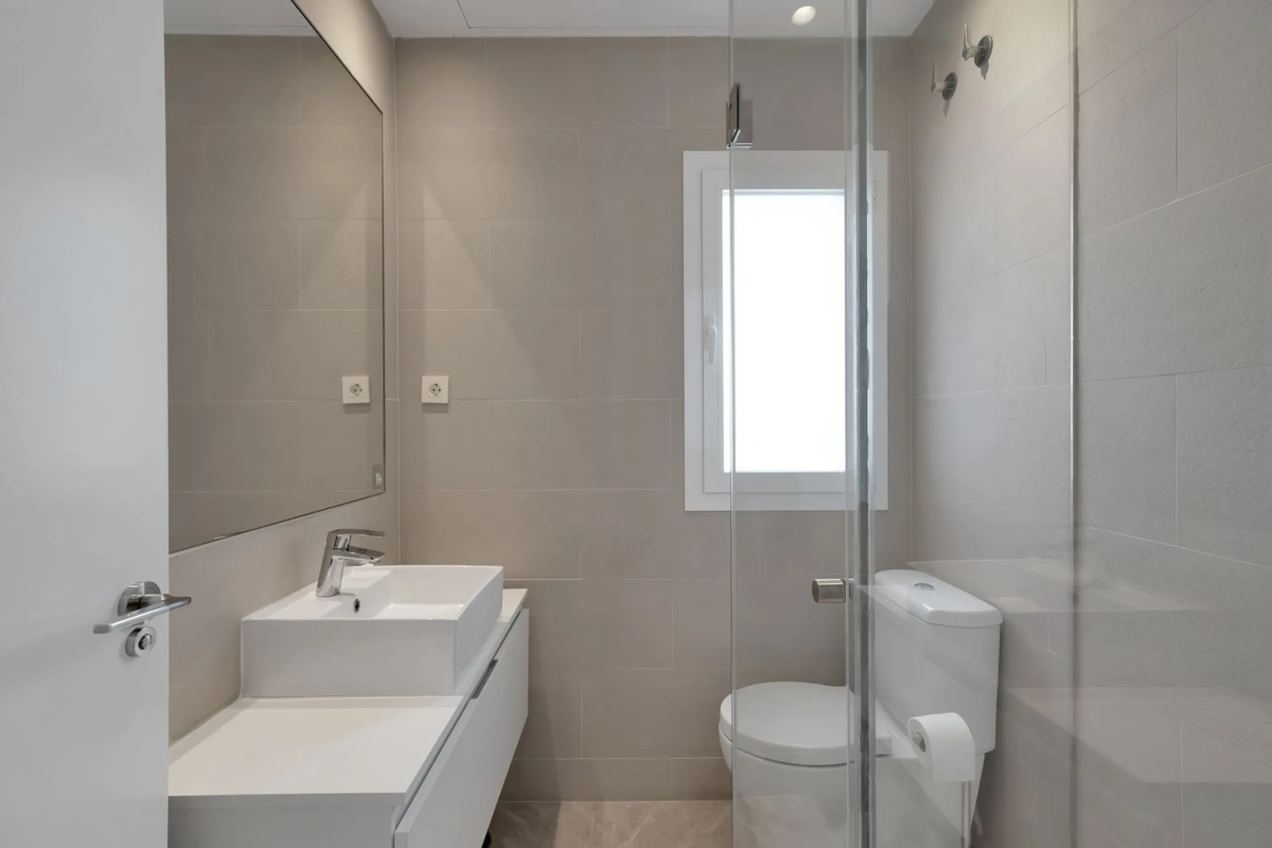 Modern property with private garden and sea views in Paraíso Pueblo