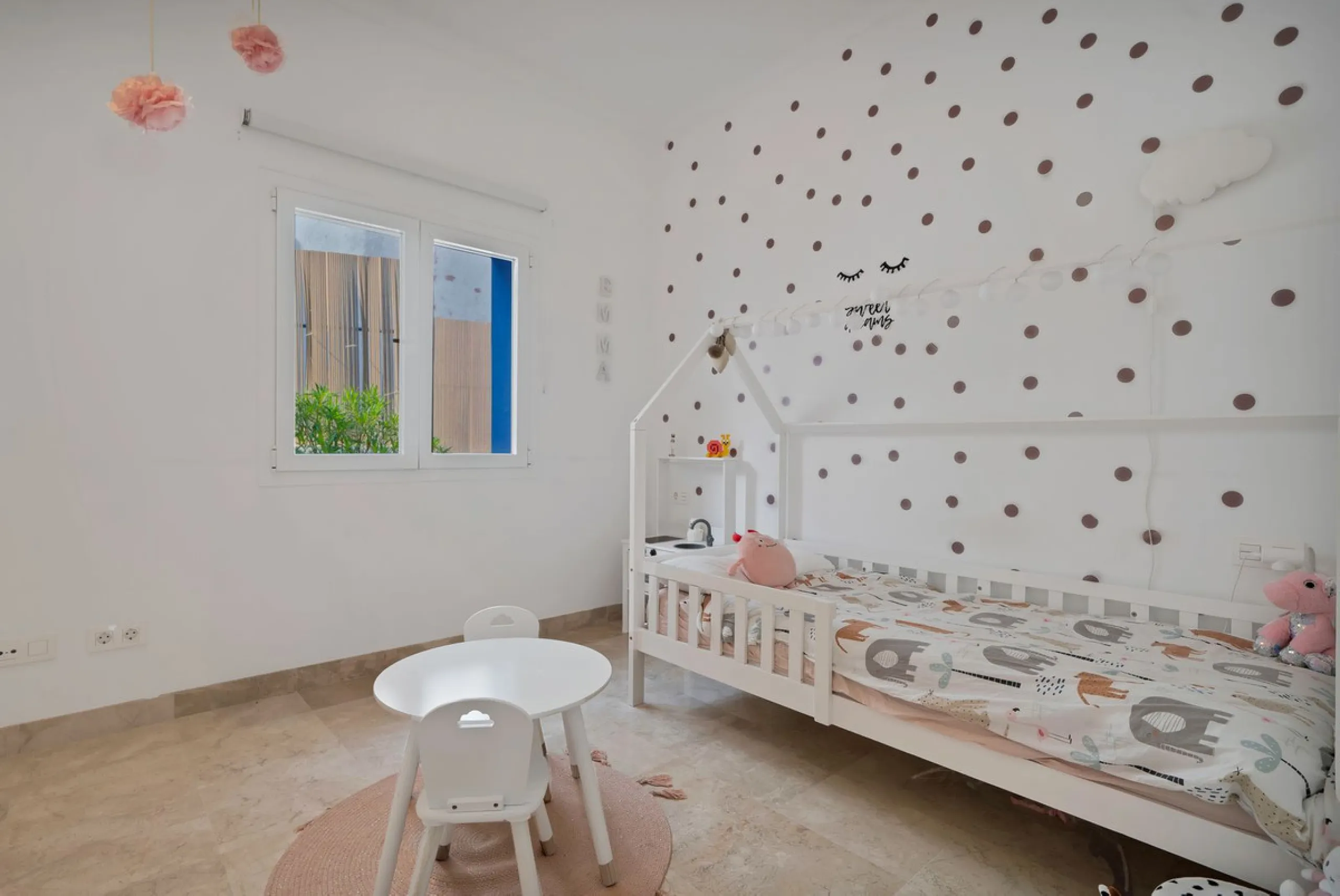 Modern property with private garden and sea views in Paraíso Pueblo