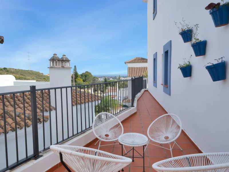 Modern property with private garden and sea views in Paraíso Pueblo