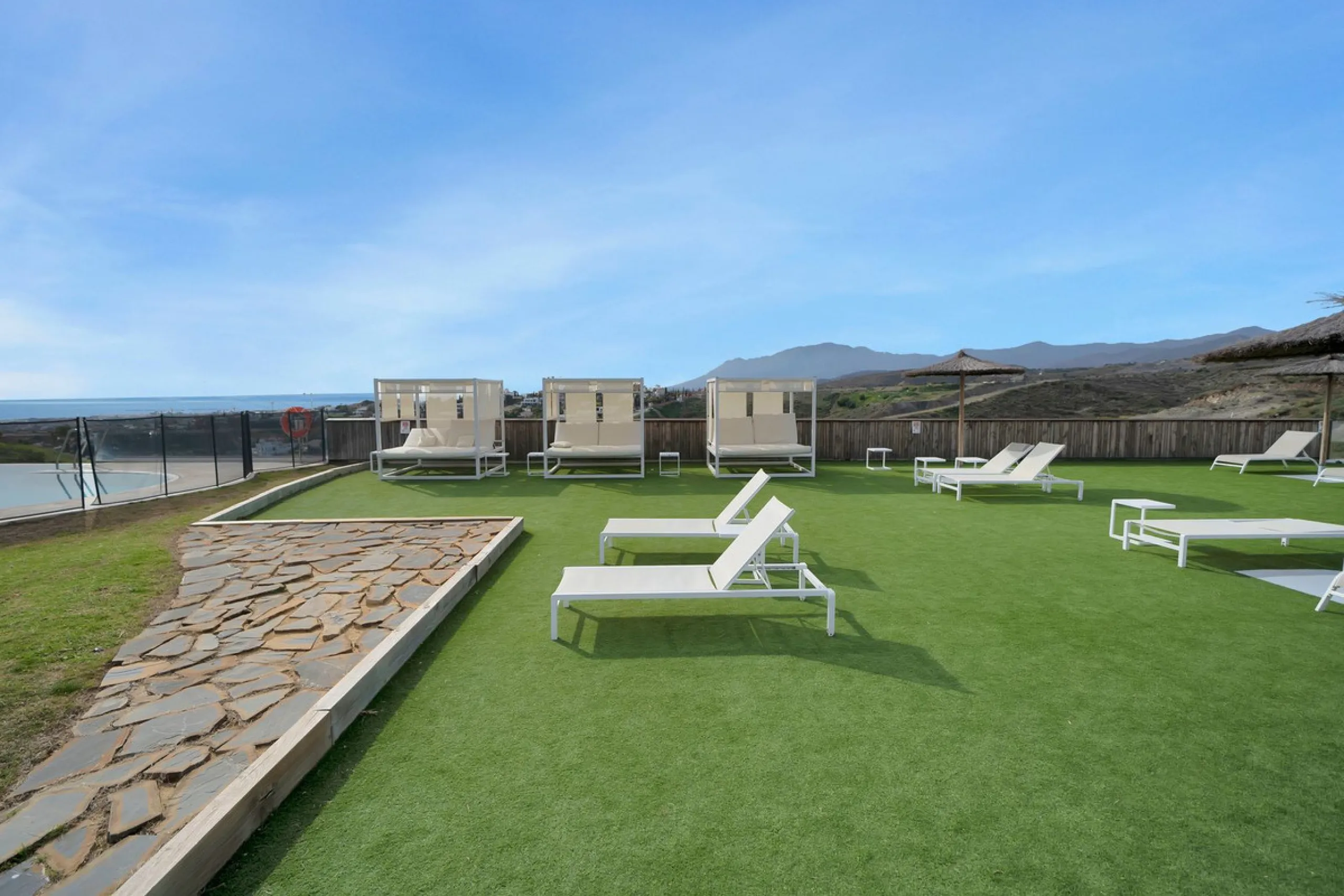 Modern property with private garden and sea views in Paraíso Pueblo