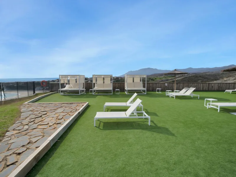 Modern property with private garden and sea views in Paraíso Pueblo