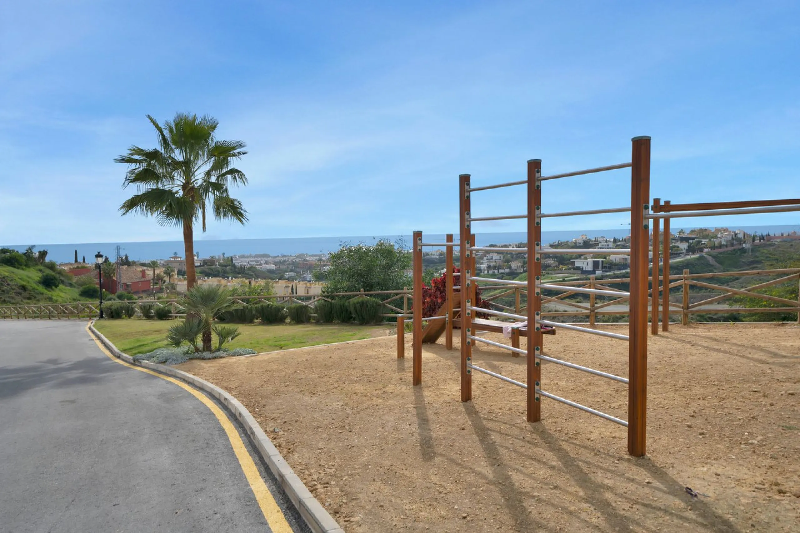 Modern property with private garden and sea views in Paraíso Pueblo