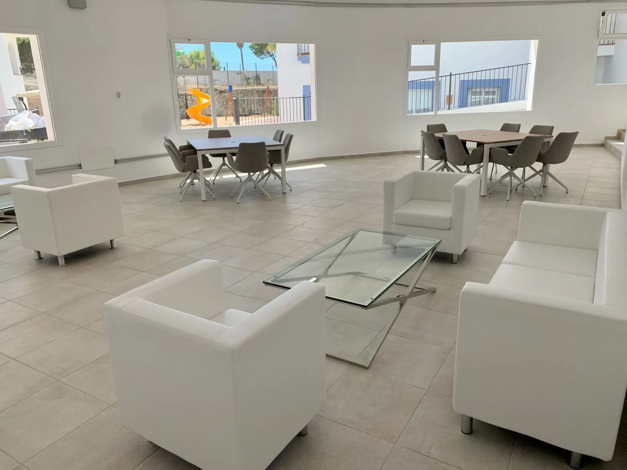 Modern property with private garden and sea views in Paraíso Pueblo
