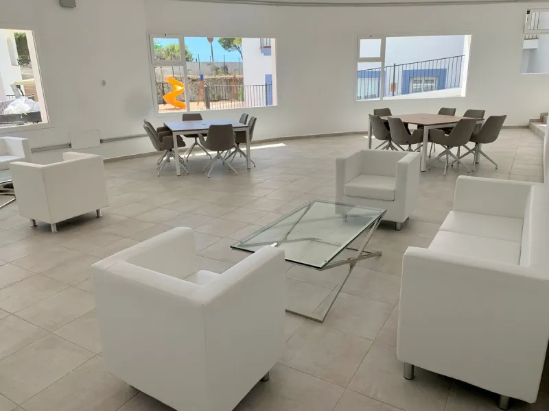Modern property with private garden and sea views in Paraíso Pueblo