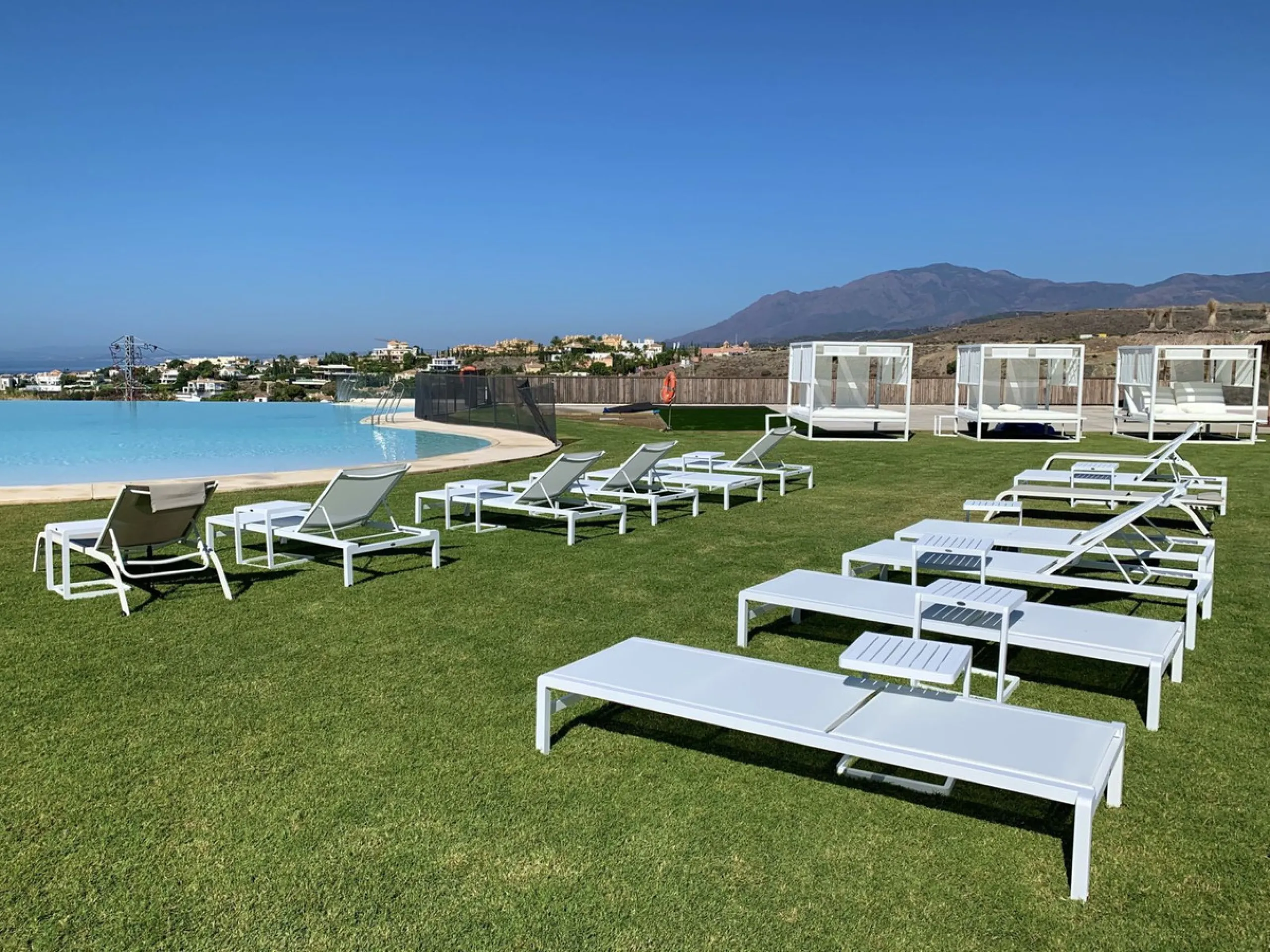 Modern property with private garden and sea views in Paraíso Pueblo