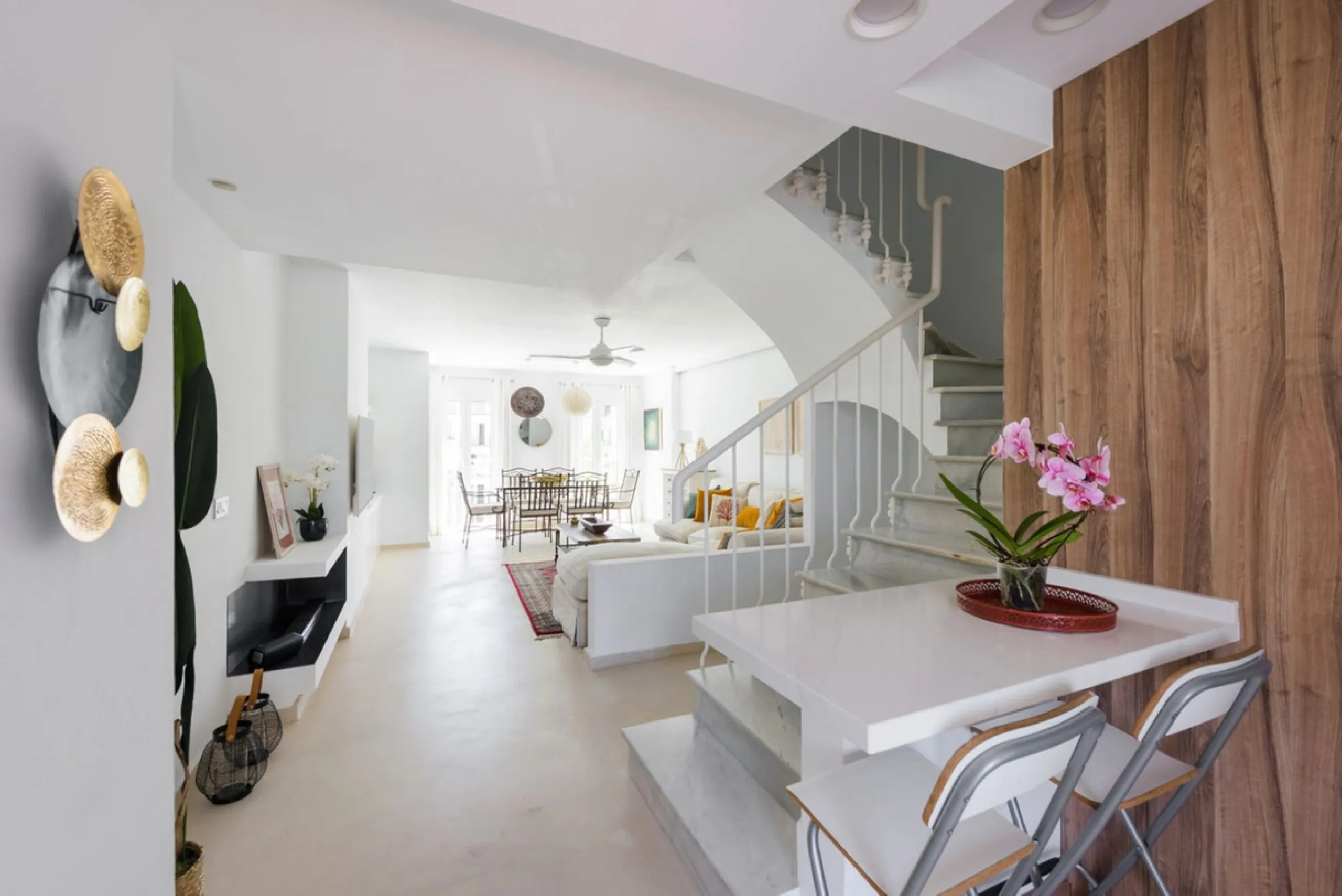 For sale townhouse renovated with quality materials and contemporary style located in one of the best areas of Marbella.
