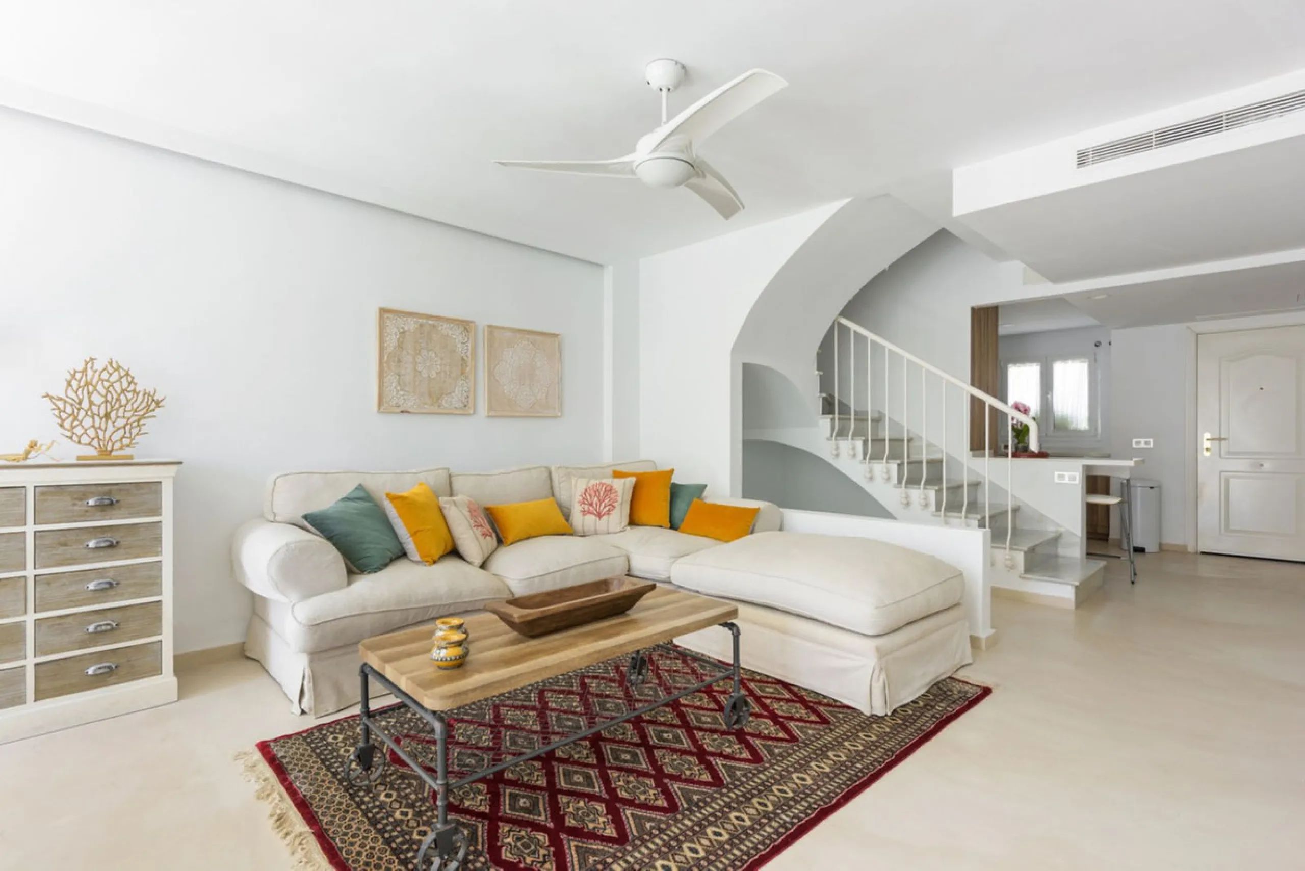 For sale townhouse renovated with quality materials and contemporary style located in one of the best areas of Marbella.