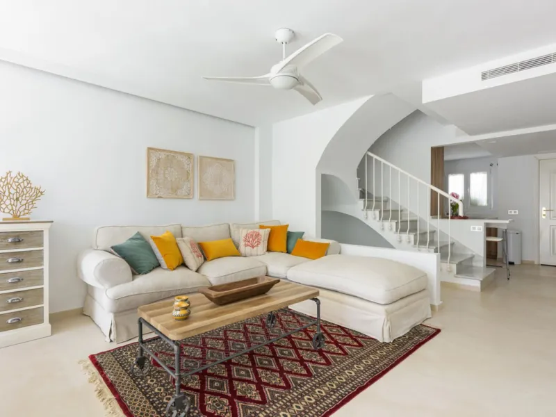 For sale townhouse renovated with quality materials and contemporary style located in one of the best areas of Marbella.
