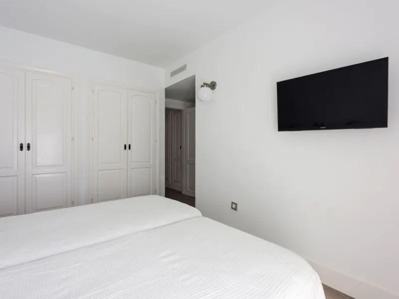 For sale townhouse renovated with quality materials and contemporary style located in one of the best areas of Marbella.