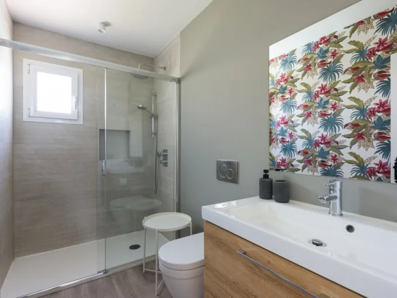 For sale townhouse renovated with quality materials and contemporary style located in one of the best areas of Marbella.