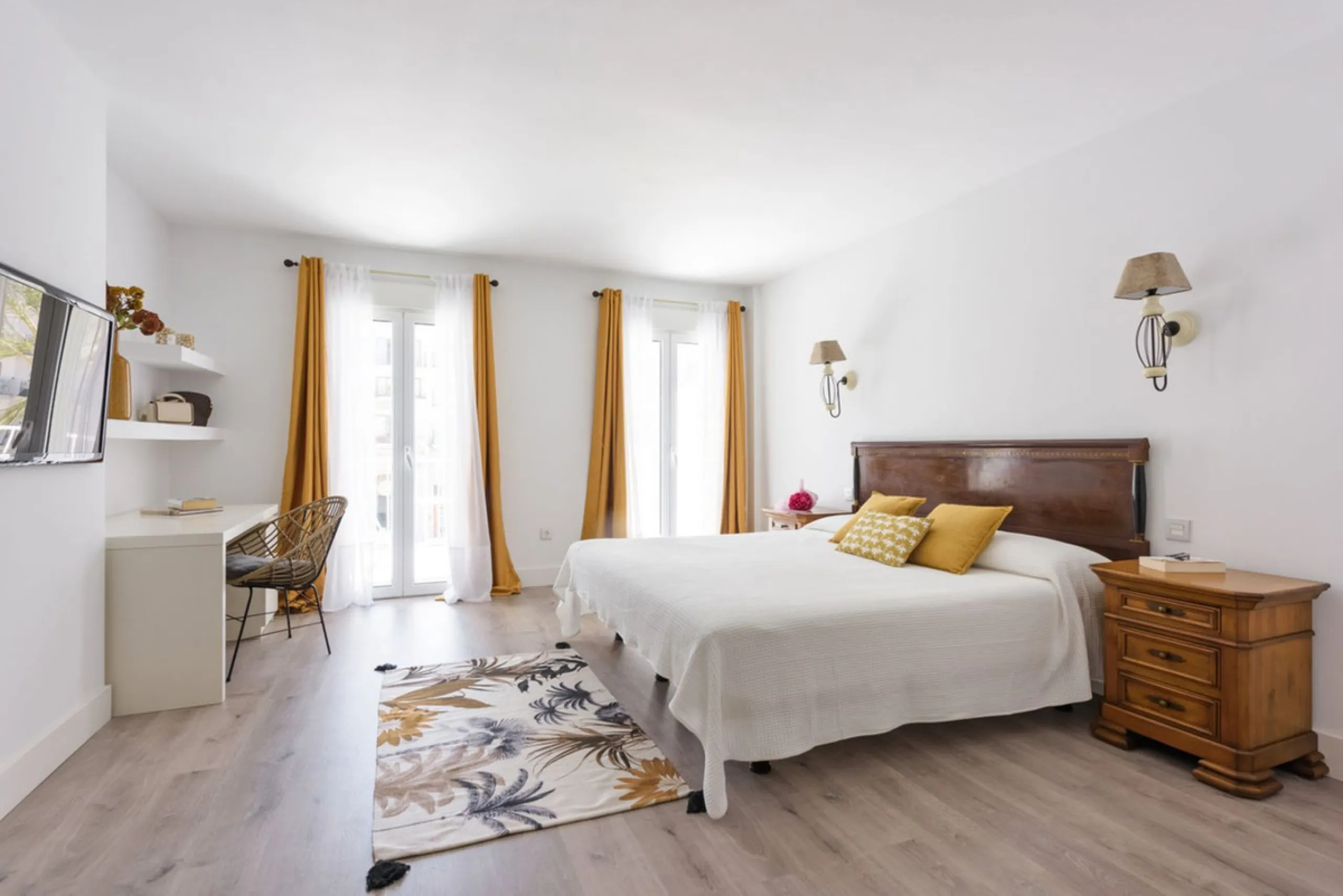 For sale townhouse renovated with quality materials and contemporary style located in one of the best areas of Marbella.
