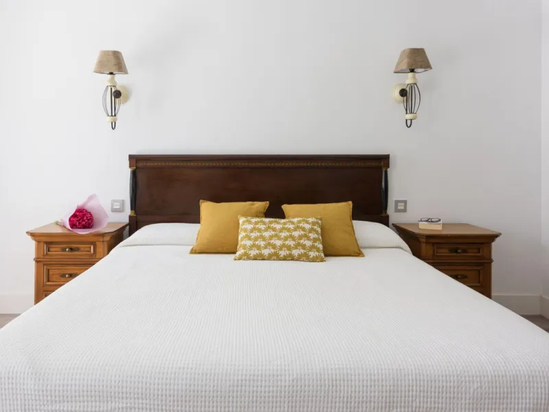 For sale townhouse renovated with quality materials and contemporary style located in one of the best areas of Marbella.