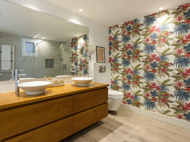 For sale townhouse renovated with quality materials and contemporary style located in one of the best areas of Marbella.