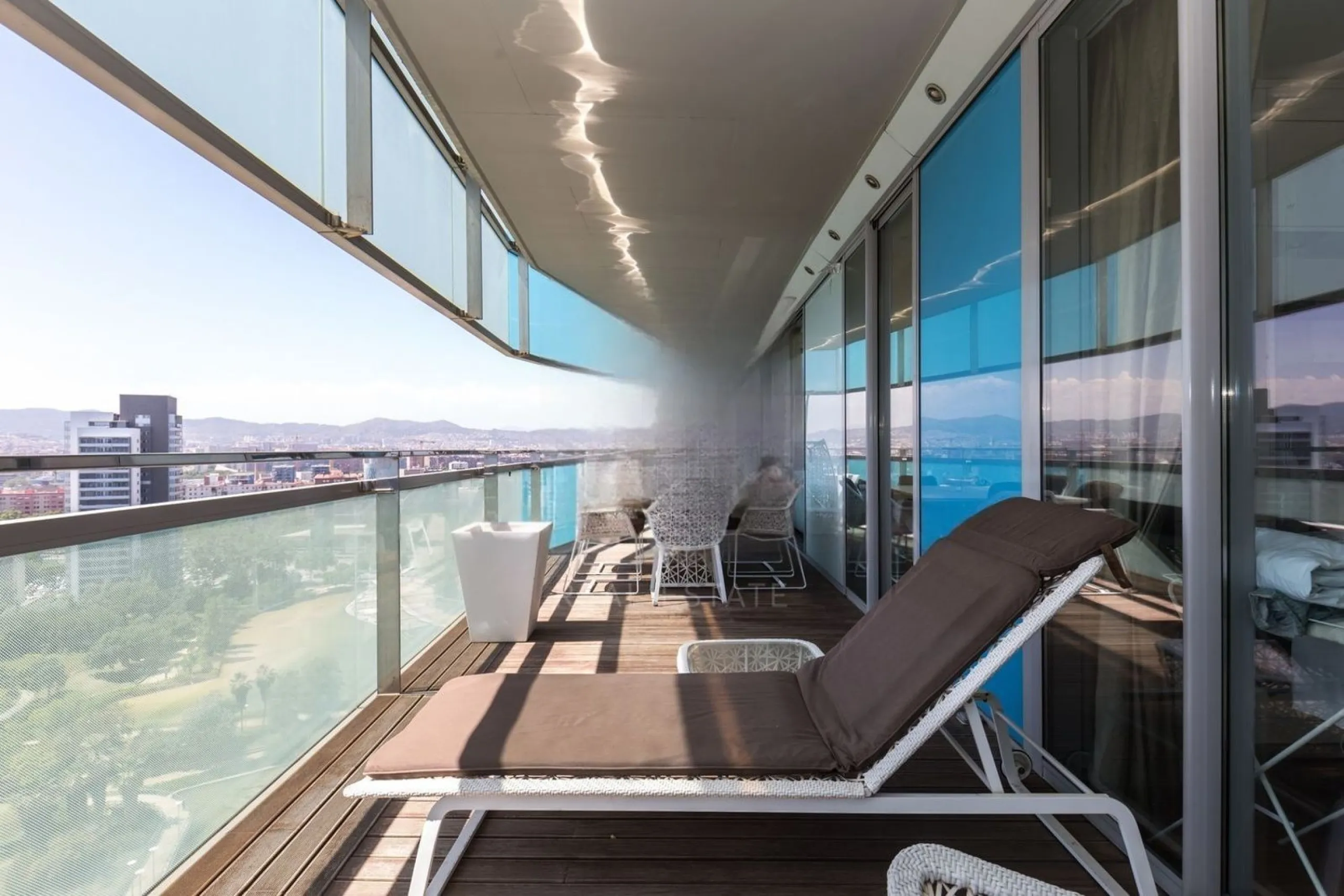 Exclusivo apartamento en primera línea de mar en Diagonal Mar, Barcelona