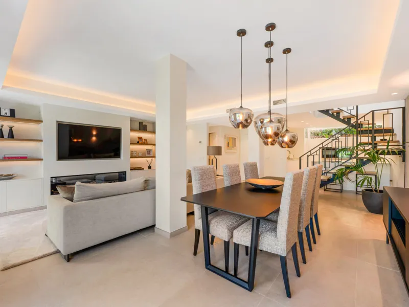 This fully renovated 3-bedroom, 2.5 -bathroom townhouse in La Quinta Hills blends Scandinavian design with Mediterranean warmth, creating a sophisticated and functional home in one of Benahavís' most desirable gated communities.
