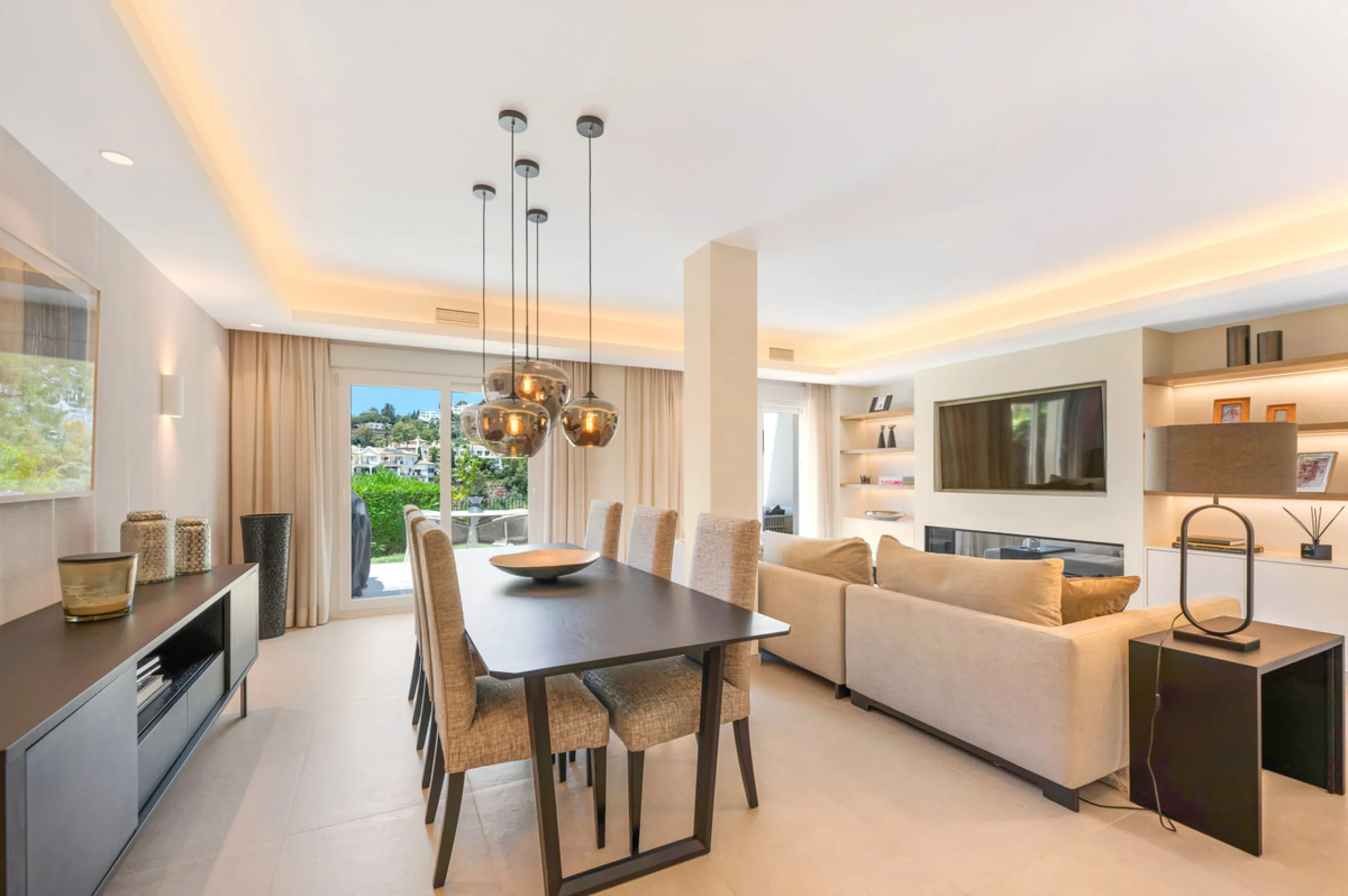 This fully renovated 3-bedroom, 2.5 -bathroom townhouse in La Quinta Hills blends Scandinavian design with Mediterranean warmth, creating a sophisticated and functional home in one of Benahavís' most desirable gated communities.