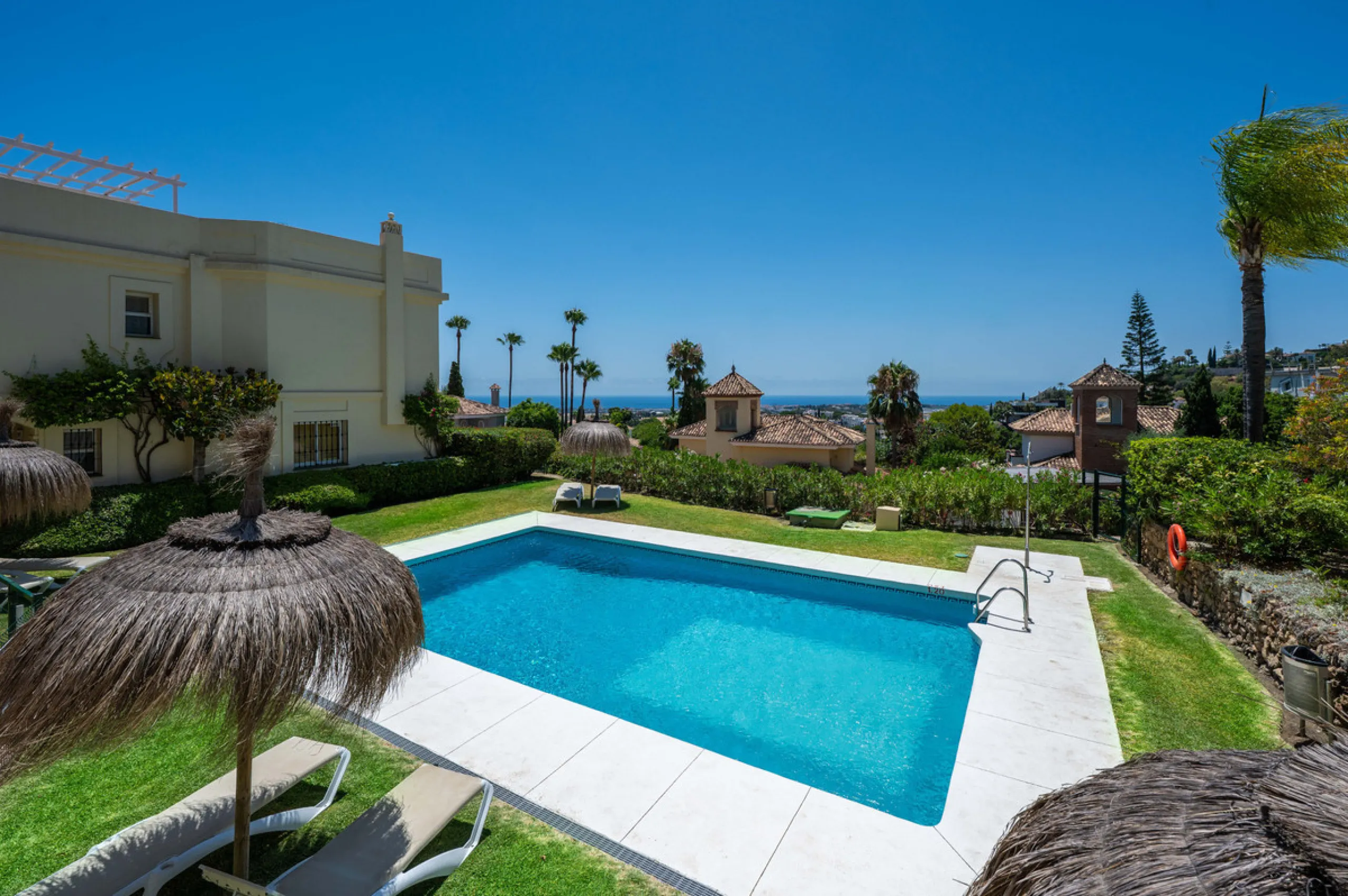 This fully renovated 3-bedroom, 2.5 -bathroom townhouse in La Quinta Hills blends Scandinavian design with Mediterranean warmth, creating a sophisticated and functional home in one of Benahavís' most desirable gated communities.