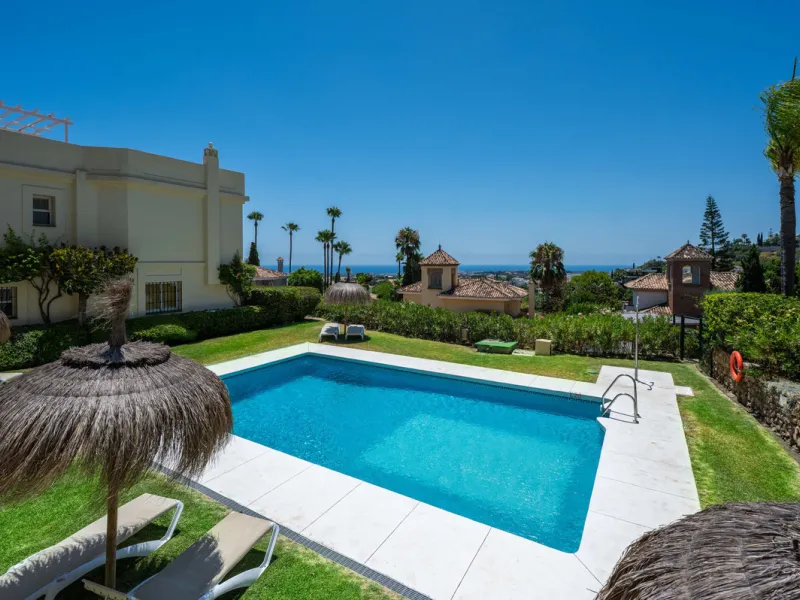 This fully renovated 3-bedroom, 2.5 -bathroom townhouse in La Quinta Hills blends Scandinavian design with Mediterranean warmth, creating a sophisticated and functional home in one of Benahavís' most desirable gated communities.