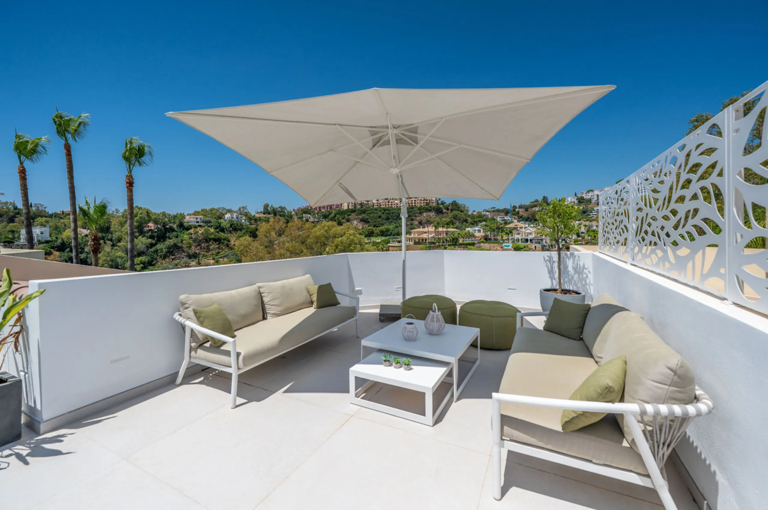 This fully renovated 3-bedroom, 2.5 -bathroom townhouse in La Quinta Hills blends Scandinavian design with Mediterranean warmth, creating a sophisticated and functional home in one of Benahavís' most desirable gated communities.
