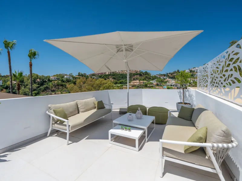 This fully renovated 3-bedroom, 2.5 -bathroom townhouse in La Quinta Hills blends Scandinavian design with Mediterranean warmth, creating a sophisticated and functional home in one of Benahavís' most desirable gated communities.
