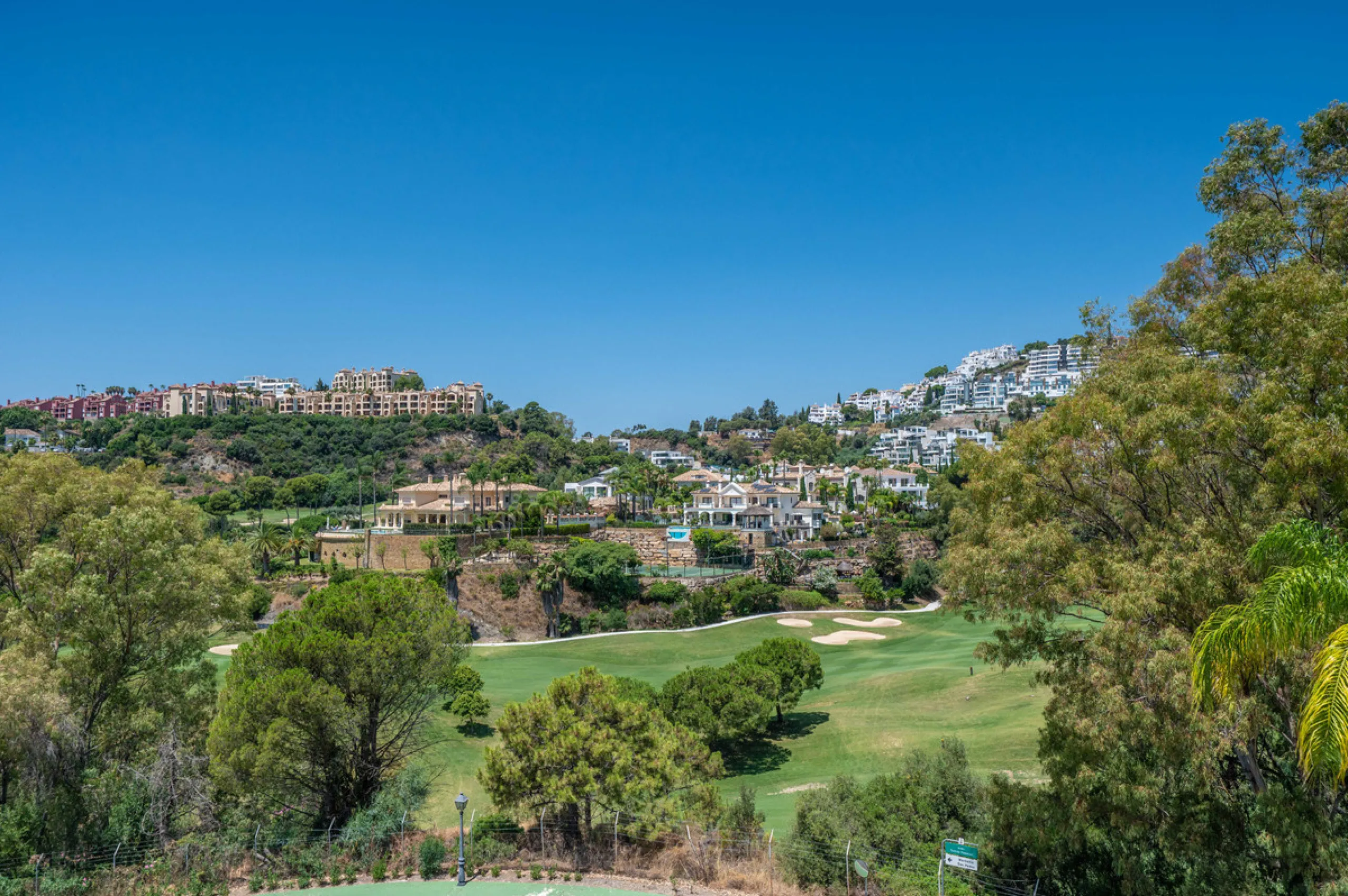 This fully renovated 3-bedroom, 2.5 -bathroom townhouse in La Quinta Hills blends Scandinavian design with Mediterranean warmth, creating a sophisticated and functional home in one of Benahavís' most desirable gated communities.
