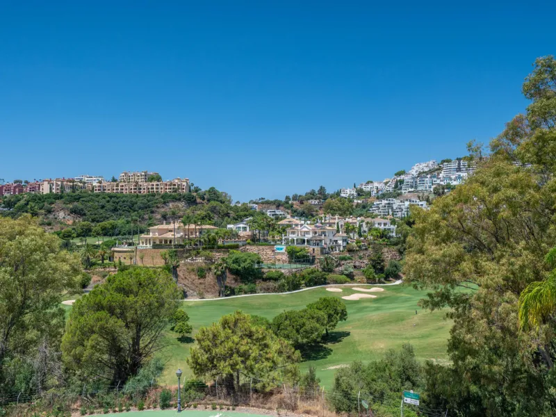 This fully renovated 3-bedroom, 2.5 -bathroom townhouse in La Quinta Hills blends Scandinavian design with Mediterranean warmth, creating a sophisticated and functional home in one of Benahavís' most desirable gated communities.