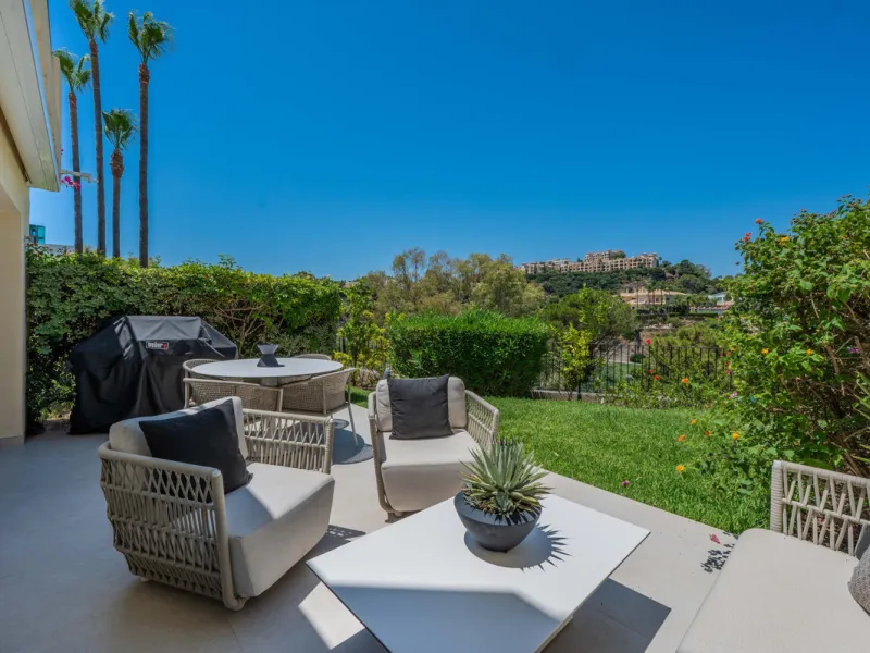 This fully renovated 3-bedroom, 2.5 -bathroom townhouse in La Quinta Hills blends Scandinavian design with Mediterranean warmth, creating a sophisticated and functional home in one of Benahavís' most desirable gated communities.
