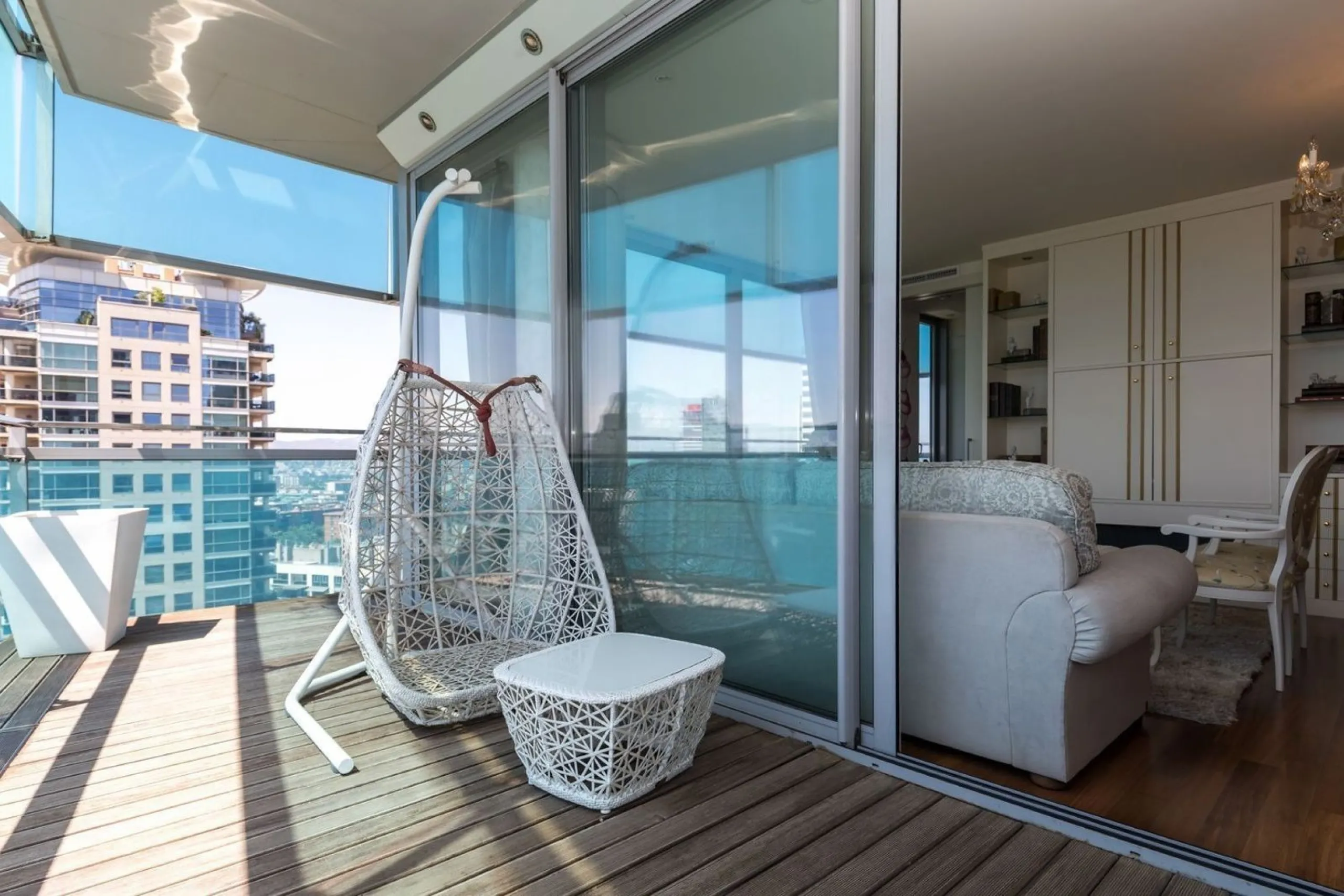 Exclusivo apartamento en primera línea de mar en Diagonal Mar, Barcelona
