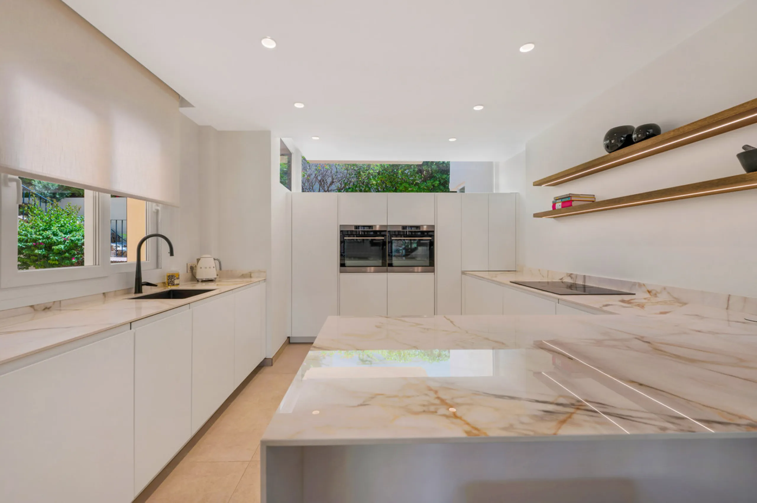 This fully renovated 3-bedroom, 2.5 -bathroom townhouse in La Quinta Hills blends Scandinavian design with Mediterranean warmth, creating a sophisticated and functional home in one of Benahavís' most desirable gated communities.