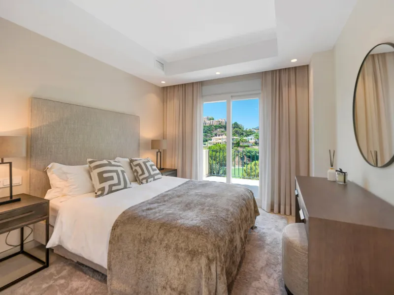 This fully renovated 3-bedroom, 2.5 -bathroom townhouse in La Quinta Hills blends Scandinavian design with Mediterranean warmth, creating a sophisticated and functional home in one of Benahavís' most desirable gated communities.