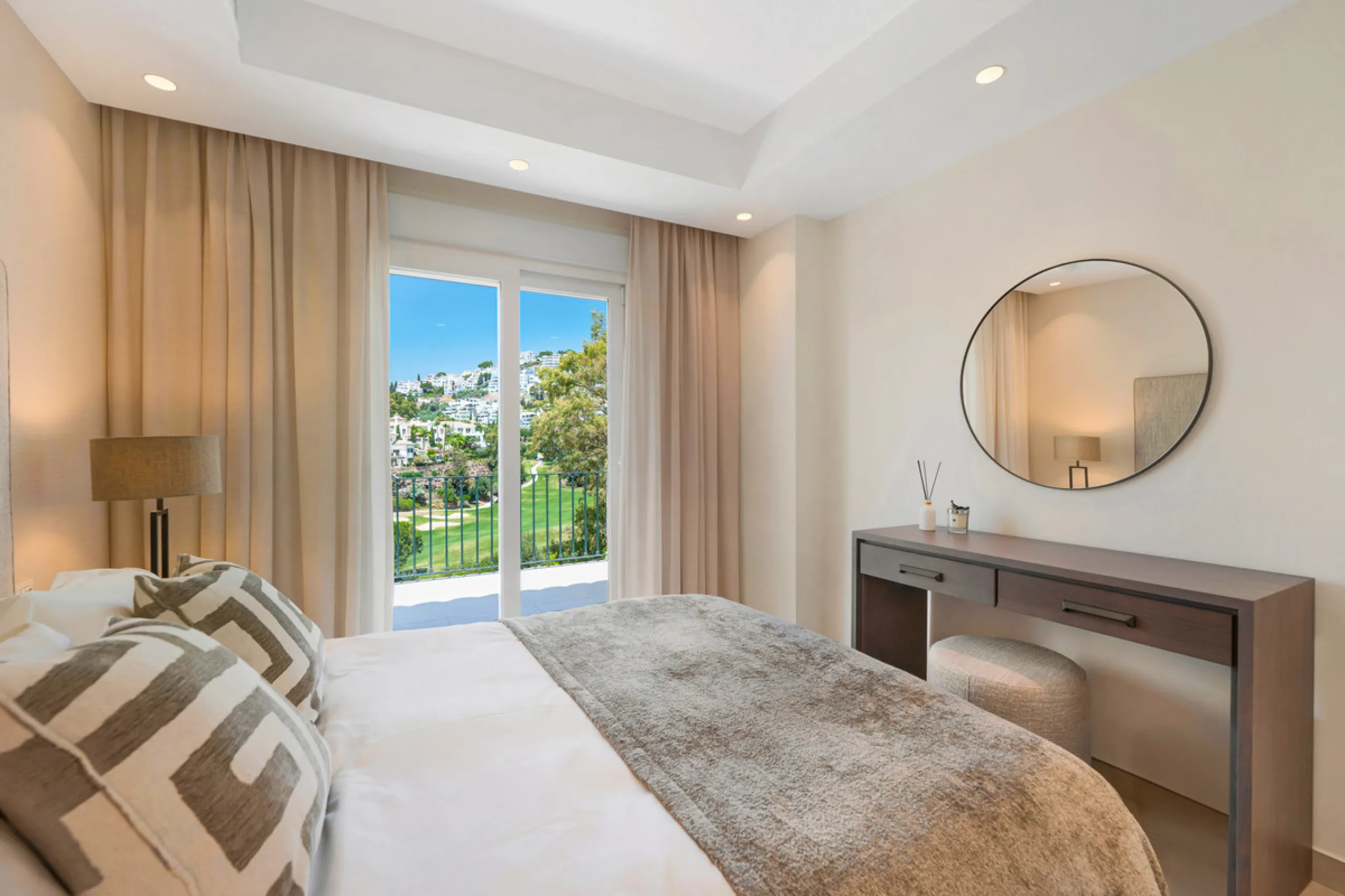 This fully renovated 3-bedroom, 2.5 -bathroom townhouse in La Quinta Hills blends Scandinavian design with Mediterranean warmth, creating a sophisticated and functional home in one of Benahavís' most desirable gated communities.