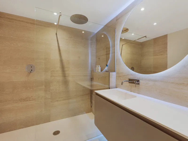 This fully renovated 3-bedroom, 2.5 -bathroom townhouse in La Quinta Hills blends Scandinavian design with Mediterranean warmth, creating a sophisticated and functional home in one of Benahavís' most desirable gated communities.
