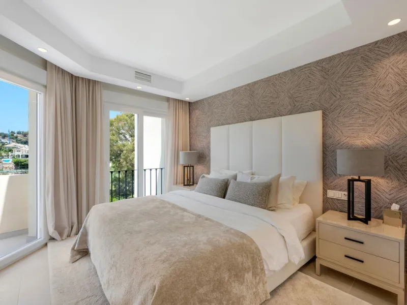This fully renovated 3-bedroom, 2.5 -bathroom townhouse in La Quinta Hills blends Scandinavian design with Mediterranean warmth, creating a sophisticated and functional home in one of Benahavís' most desirable gated communities.