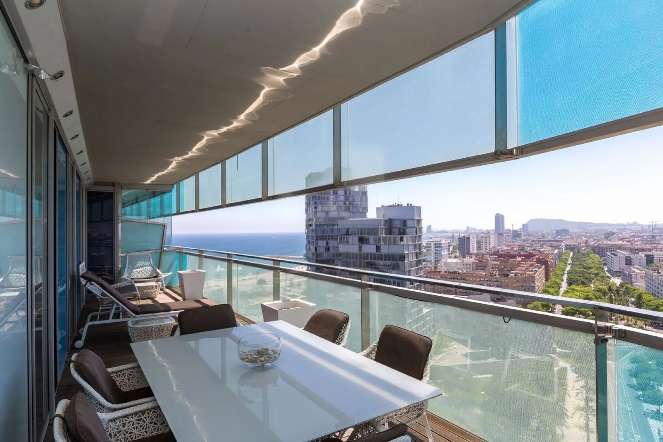 Exclusivo apartamento en primera línea de mar en Diagonal Mar, Barcelona