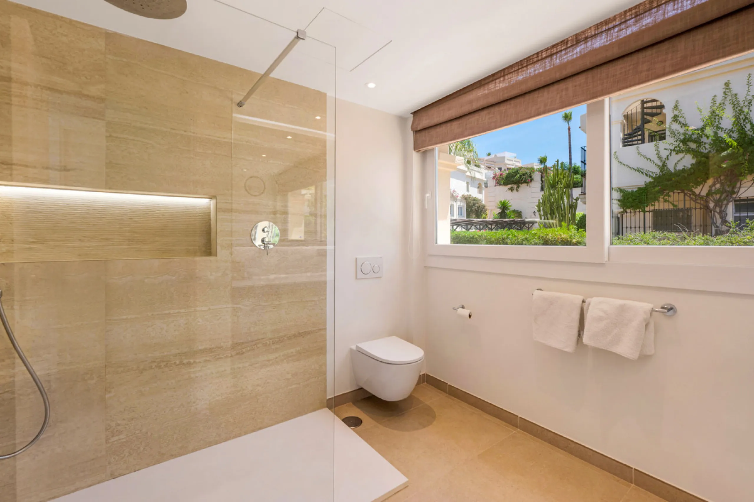This fully renovated 3-bedroom, 2.5 -bathroom townhouse in La Quinta Hills blends Scandinavian design with Mediterranean warmth, creating a sophisticated and functional home in one of Benahavís' most desirable gated communities.