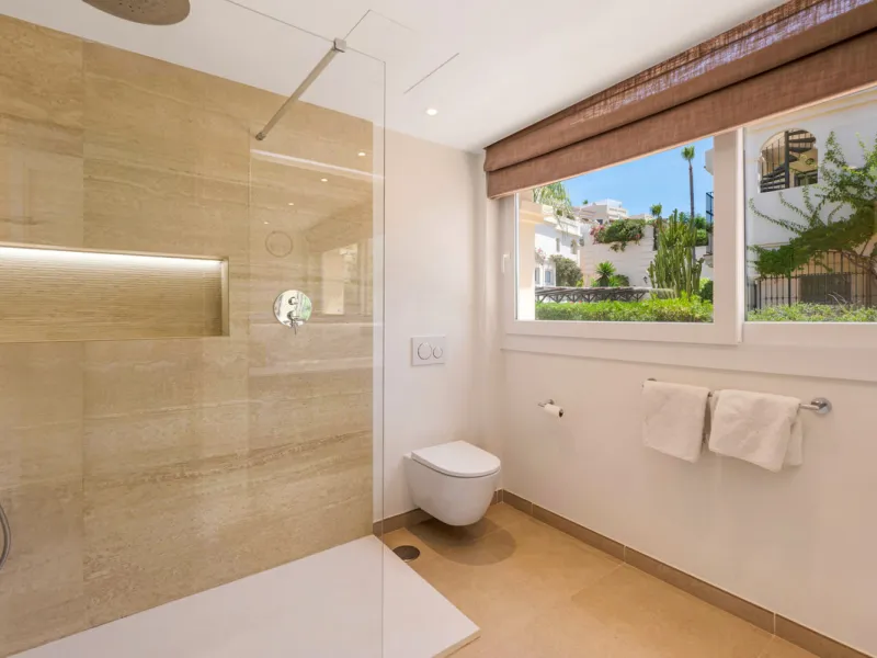 This fully renovated 3-bedroom, 2.5 -bathroom townhouse in La Quinta Hills blends Scandinavian design with Mediterranean warmth, creating a sophisticated and functional home in one of Benahavís' most desirable gated communities.