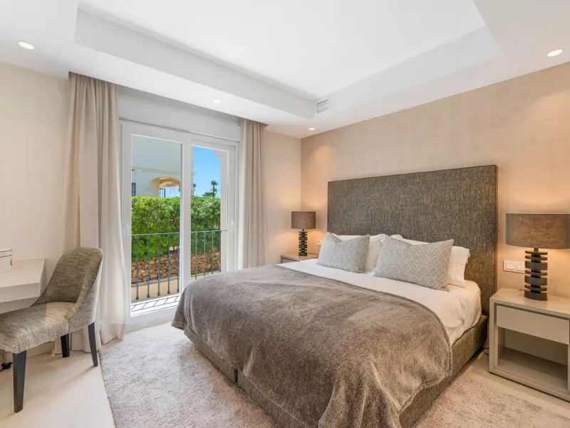 This fully renovated 3-bedroom, 2.5 -bathroom townhouse in La Quinta Hills blends Scandinavian design with Mediterranean warmth, creating a sophisticated and functional home in one of Benahavís' most desirable gated communities.